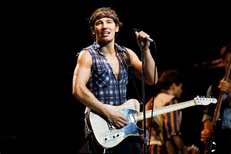 5 647 040 · обсуждают: 12 underrated Bruce Springsteen songs | EW.com