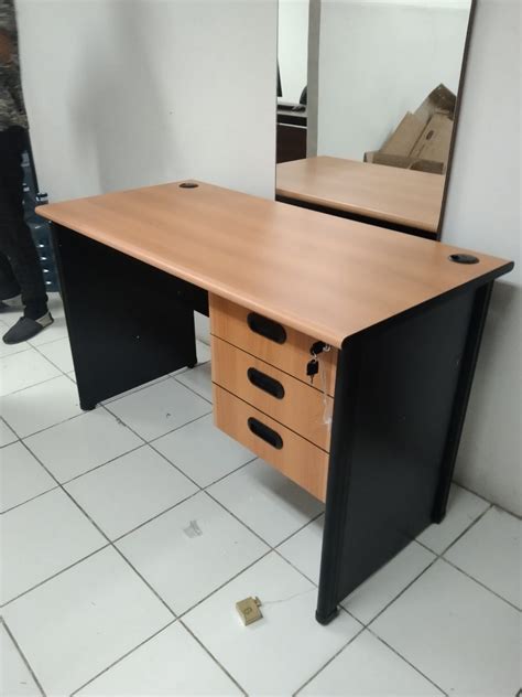 Meja Kerja UEOD 3031 UNO - Kursi Kantor