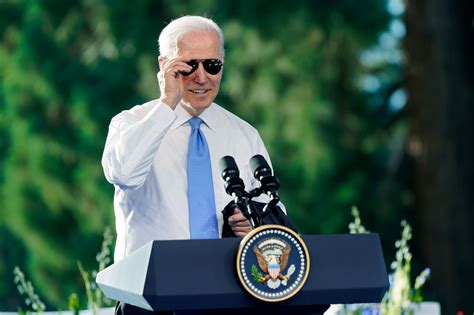 Joe Biden Ts Vladimir Putin A Pair Of Aviator Sunglasses New York Post Beruk Cepat