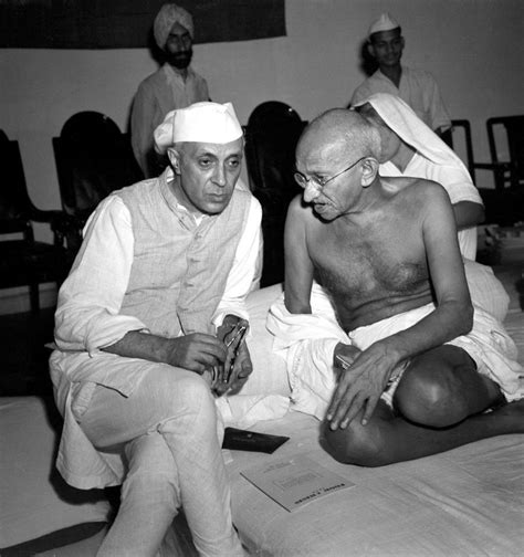 file gandhi and nehru in 1946 wikimedia commons