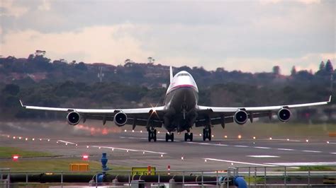 Malaysia B747-400 Runway 25 Take Off - Sydney Airport - YouTube