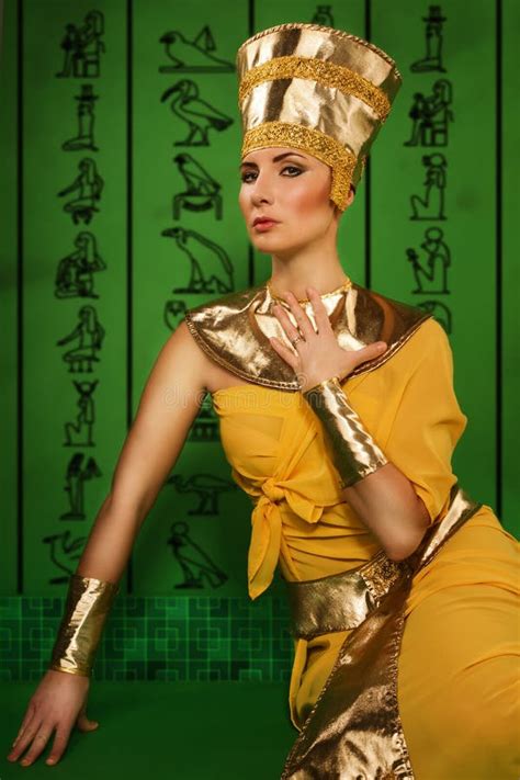 Egyptian Woman In Costume Of The Pharaoh Stock Image Image Of Fantasy Ancient 35175653