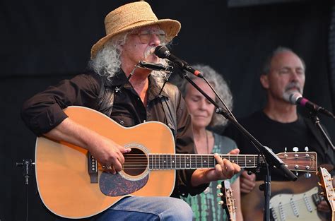 Arlo Guthrie Sings as Woodstock Fans Flock to Anniversary Concert Site ...