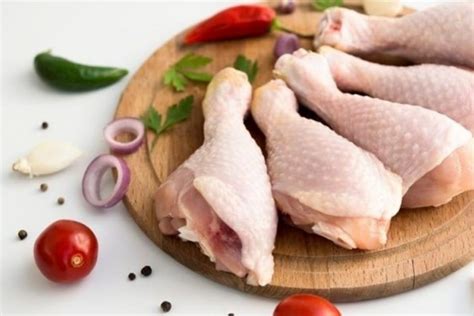 Jadinya, cara mengempukkan ayam kampung ini bisa membuat daging ayam kampung tidak alot. 5 Cara Menyimpan Daging Ayam agar Awet Tidak Bau Busuk