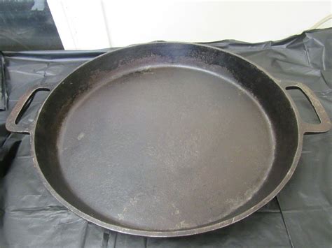 Vintage Rare 20 Lodge Cast Iron Hotel Skillet No 20 With Heat Ring