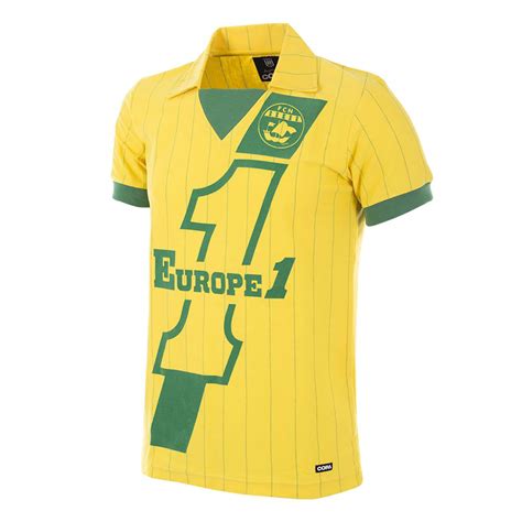 Présent sur internet depuis 2012, but football club suit l'actualité du football. Nantes Home football shirt 1980 - 1982.