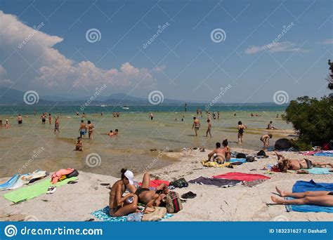Heute zeige ich euch meine top 5 lieblingsplätze am gardasee in italien. Jamaica Beach On Lake Garda, Sirmione, Lombardy, Italy ...