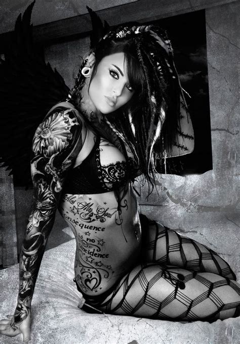 Beautiful Tattooed Girls And Women Daily Pictures For Your