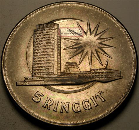Masih terdapat perak berwarna pruf untuk syiling peringatan 50 tahun ukm serta syiling 1 ringgit nordic gold untuk 50 tahun ukm dan 25 tahun. Malaysia 5 Ringgit 1971 - Copper/nickel - Xf - 1142