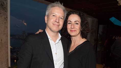 Berichtgeving in de telegraaf over de aanhouding van de vijftienjarige zoon van de amsterdamse burgemeester femke halsema brengt veel verontwaardigde reacties teweeg. Wapen van zoon Femke Halsema was van zijn vader - LINDA.nl