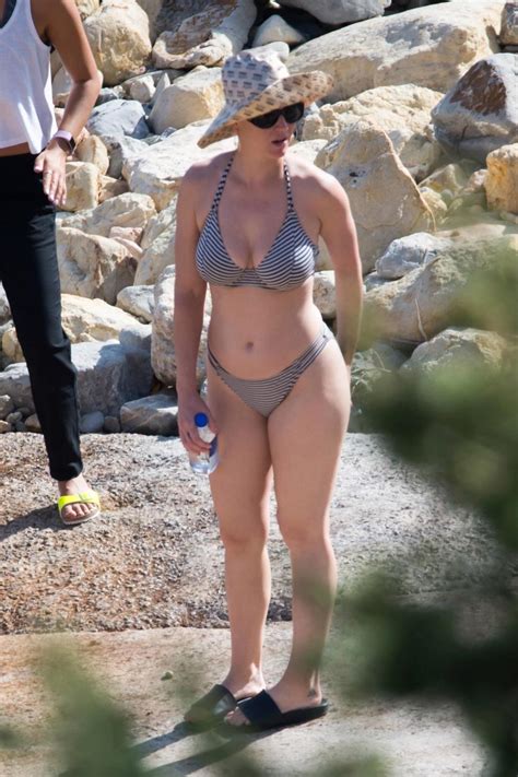 Katy Perry Flaunts Her Bikini Body In A Stripy Bikini On The Beach In