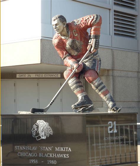 Stan Mikita Sports Commission Bronze Statue Rotblatt Amrany