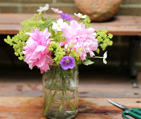 Super Simple Mason Jar Flowers Hearth And Vine