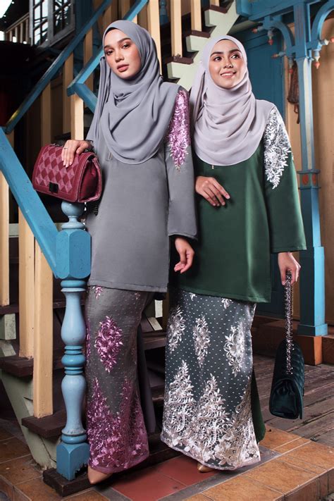 Model baju kurung terbaru yang menggunakan bahan satin tampak lebih elegan. Baju Kurung Lace Mathilde - Amour Grey - MuslimahClothing.Com