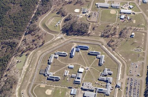 Inside The Deadly Oakdale Federal Prison The Coronavirus Creates Fear