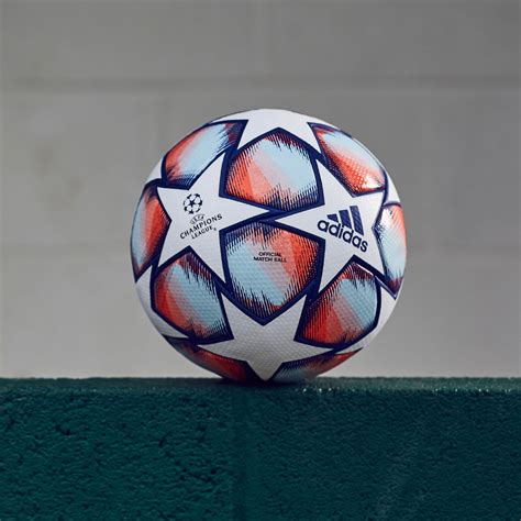 Molten europa league 2019/20 is name of official match ball of uefa europa league 2019/2020. LDC - Le nouveau ballon dévoilé | Sport Business Mag