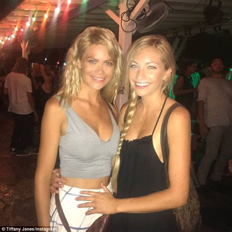 Megan Marx And Tiffany Scanlon Kiss In Bali Club Daily Mail Online