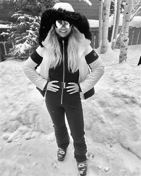 Jessica Simpson Shows Off Her Curves In Chic Winter Gear