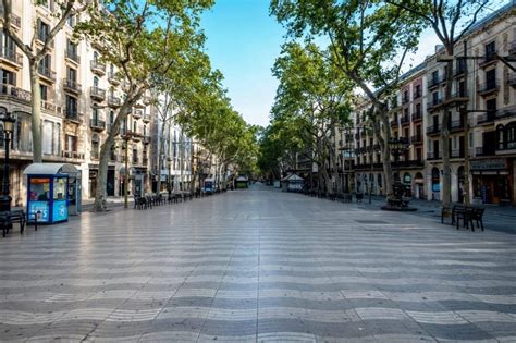 Las Calles Comerciales De Barcelona Aún Lejos De Su Afluencia Brains