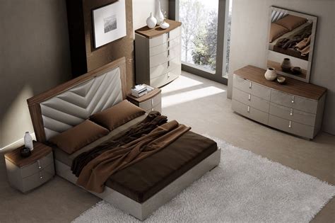 The Napa Modern Wood Veneerleather Platform Bedroom Set