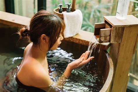 Er Det Meningen At Jeg Skal V Re N Gen S Dan Er Det Virkelig At Bade I F Llesskab I Japan
