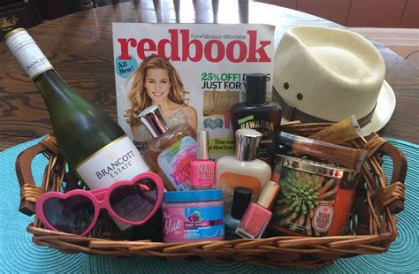 I giving away an american history gift basket & it is pretty awesome! 7 more summer gift basket ideas | Summer gift baskets ...