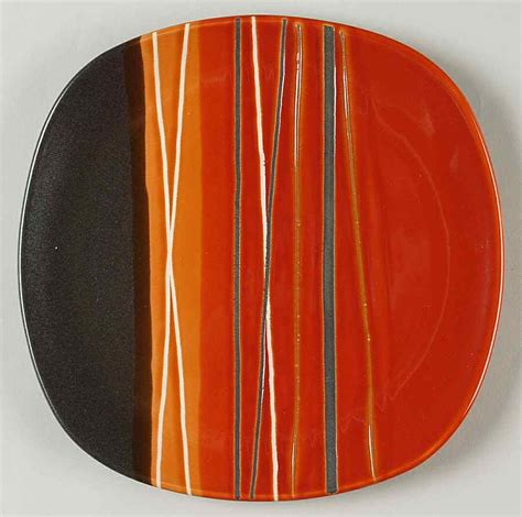 Thinking about food is just incomplete without baked dishes, you know it. Home Trends BAZAAR RED Salad Plate 8402626