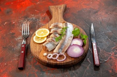 Check spelling or type a new query. Vista frontale pesce fresco affettato con anelli di ...