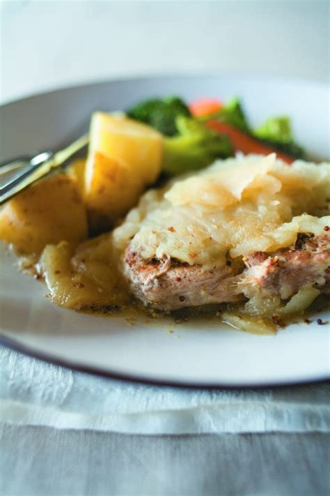 Remove the pork once again and lay on a cutting board. Foil bag-baked pork with apples - Healthy Food Guide