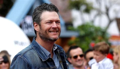 blake shelton named people s 2017 sexiest man alive by reuters