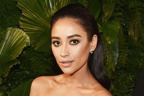 Shay Mitchell Reveals She Suffered Miscarriage In 2018 Who Magazine
