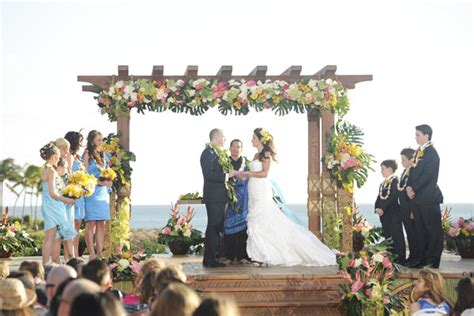 Real Wedding At Disneys Aulani In Oahu Hawaii Bridalguide
