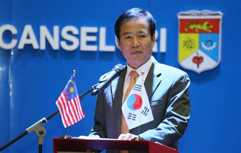 Bandar bola terpercaya — korea selatan tentunya telah mempersiapkan strategi yang menjadi andalannya sehingga tim yang satu ini dapat mempersiapkan diri secara matang. Malaysia Atasi Korea Selatan Dalam Beberapa Sektor - Duta ...