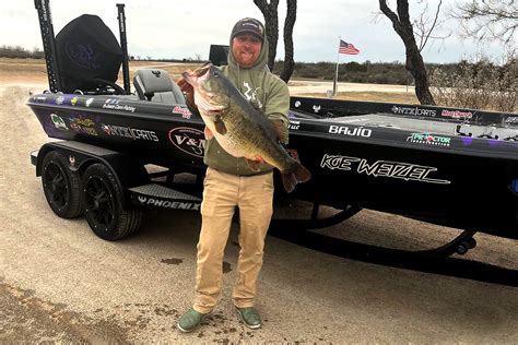 Texas Fishing Guide Hooks 8th Biggest Bass In Fisherman