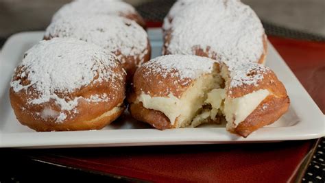 Die offizielle deutsche webseite der kultmarke dunkin' donuts inklusive storefinder und regionalen partnerseiten. Dunkin' Donuts Bavarian Cream Filled Doughnuts Copycat | AllFreeCopycatRecipes.com