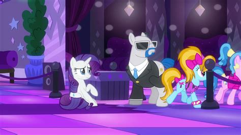 Image Rarity Sees Teenage Ponies Entering The Dance Floor S6e9png