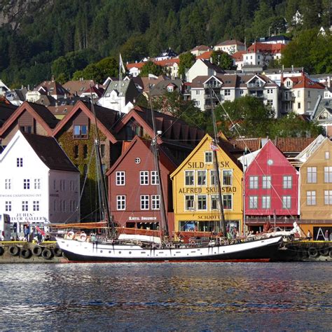 Gezimanya'da bergen hakkında bilgi bulabilir, bergen gezi notlarına, fotoğraflarına, turlarına ve videolarına ulaşabilirsiniz. Bergen, Norway. Travel Info & How To Find The Ship In Port ...