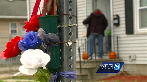 Neighbors Pay Daily Tributes To Slain Metro Area Officers