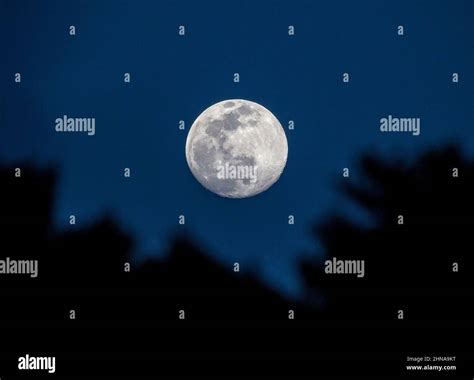 Full Moon Moonrise Hi Res Stock Photography And Images Alamy