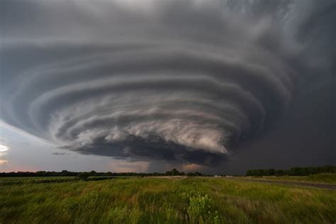 From Another World Amazing Rotating Supercell Thunderstorm In Kansas