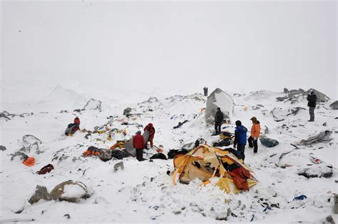 Everest Avalanche After Nepal Earthquake See Photos From A Survivor Time