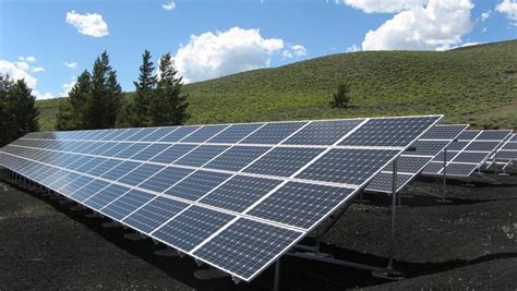 Producția de panouri solare se bazează pe munca în regim forțat din ...
