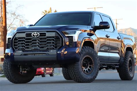 Toyota Tundra With In Lift Kit