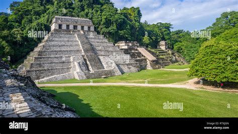 Templo De La Cruz Cross Temple Palenque Mexico Stock Photo Alamy