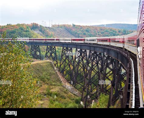 Agawa Canyon Group Of Seven Tour Train Algoma Region Autumn Kanada