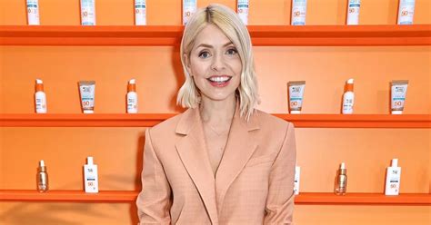 Holly Willoughby Set To Host New Netflix Show Based On Itv I M A Celebrity Get Me Out Of Here