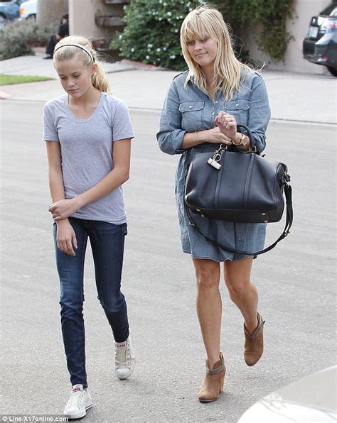 Now Reese Witherspoon Bonds With Lookalike Daughter Ava As She Embraces