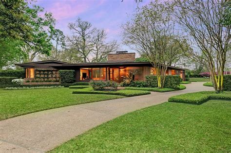 Houston Home Designed By Lucian Hood In Braeswood Place For Sale For 1