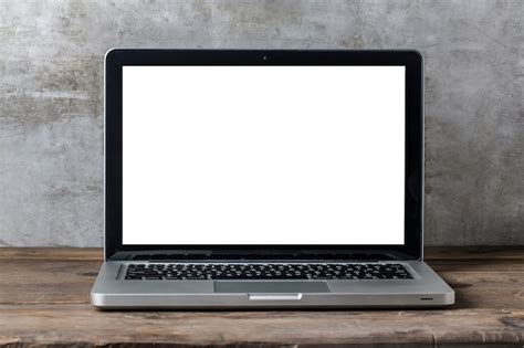 Free Photo Laptop With Blank Screen
