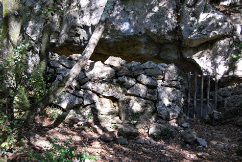 Abri De Berger De La Grotte De La Madeleine
